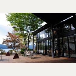 ayumilog | Hakone | 芦ノ湖が一望できるレストランへ | どうですか、この素敵な景色。