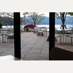 ayumilog | Hakone | 芦ノ湖が一望できるレストランへ | テラス席もある模様。今度は春にこの席に座るぞ～