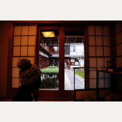 ayumilog | Gifu | 織部うつわ邸にてお抹茶を嗜む | 美しい庭園をながめ心身ともにリラックス